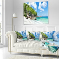 Designart Takamaka Beach на островот Махе - модерна перница за фрлање Seascape - 18x18