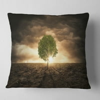 DesignArt Осамено дрво под драматично небо - пејзаж печатена перница за фрлање - 18х18